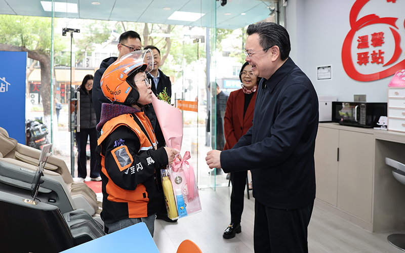 区领导开展“三八”国际妇女节走访慰问活动